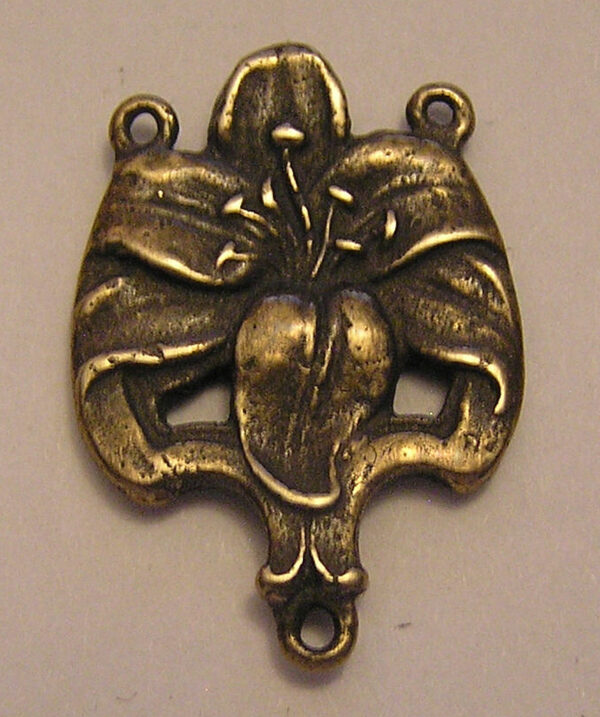 Lily Rosary Center, Connector 1 1/8" - SSCE355